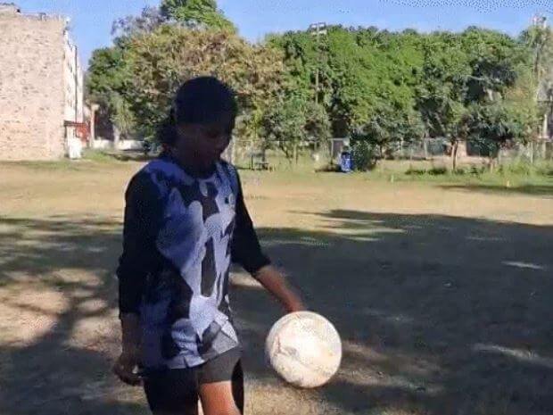 Chandigarh Reema Chauhan: रेहड़ी लगाने वाले की बेटी छुएगी आसमान